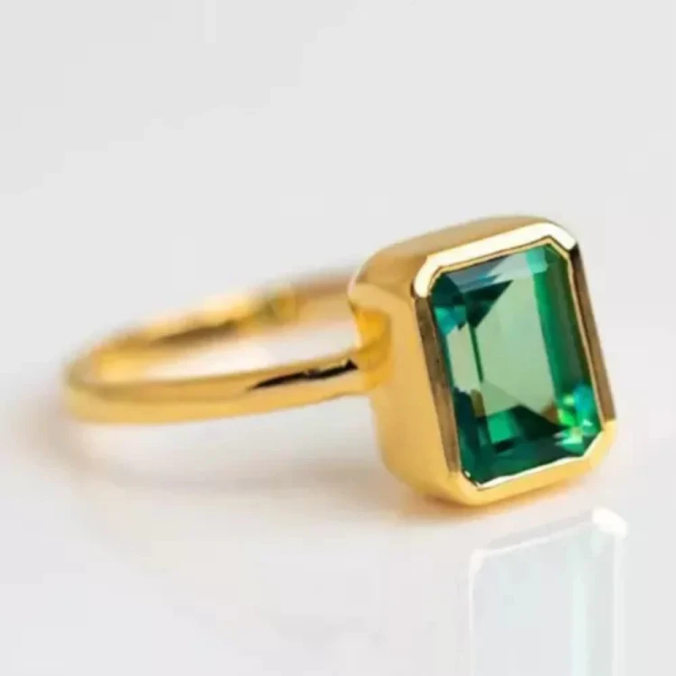 Кольцо Jade с изумрудом в золочёном серебре